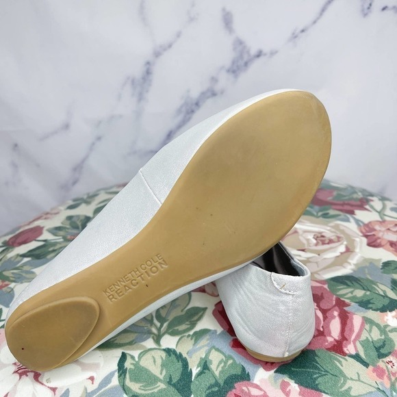 Kenneth Cole REACTION | Slip On By Silver Shimmer Flats | Sz 6.5 - Picture 8 of 13